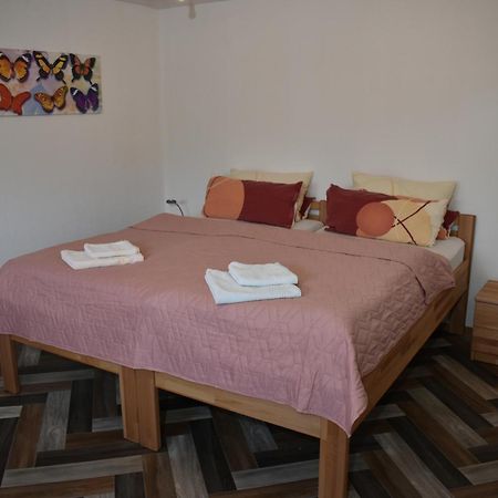 Ferienwohnung Am Steigerwaldrand Sugenheim Exterior foto